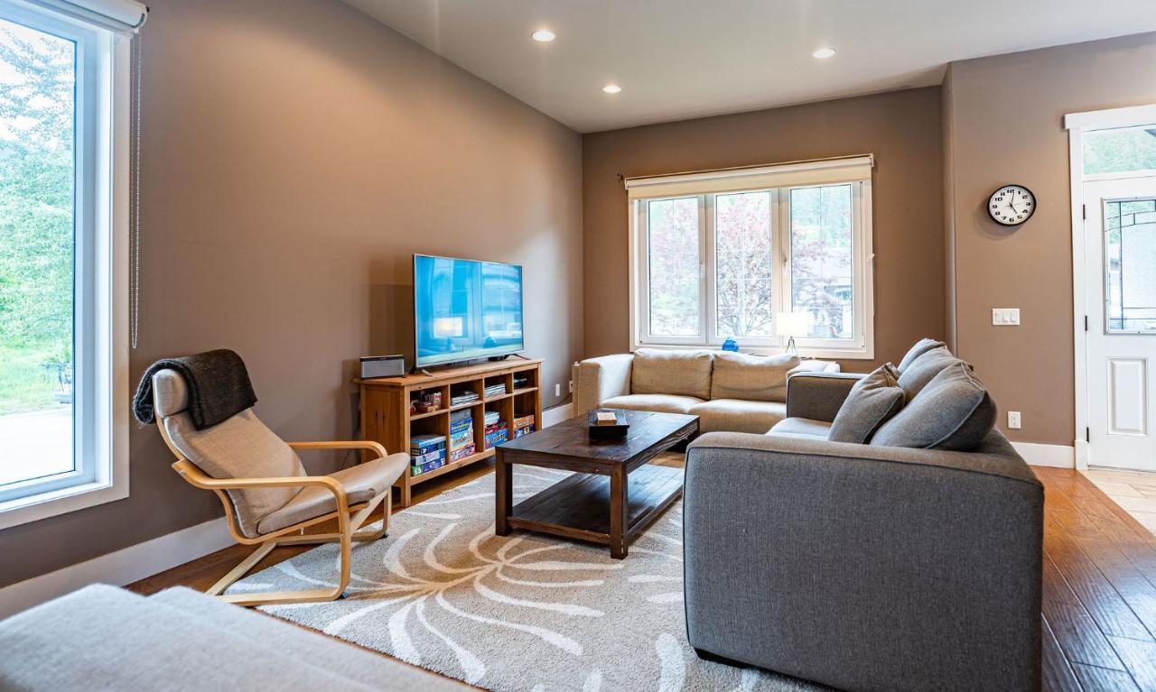 Aspen Lodge By Revelstoke Vacations Exteriér fotografie